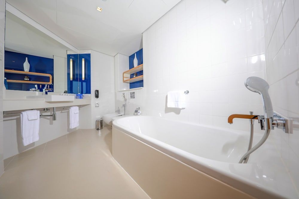 Park Inn by Radisson Abu Dhabi Yas Island - Image 7