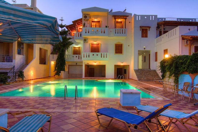 Adonis Hotel - Image 6