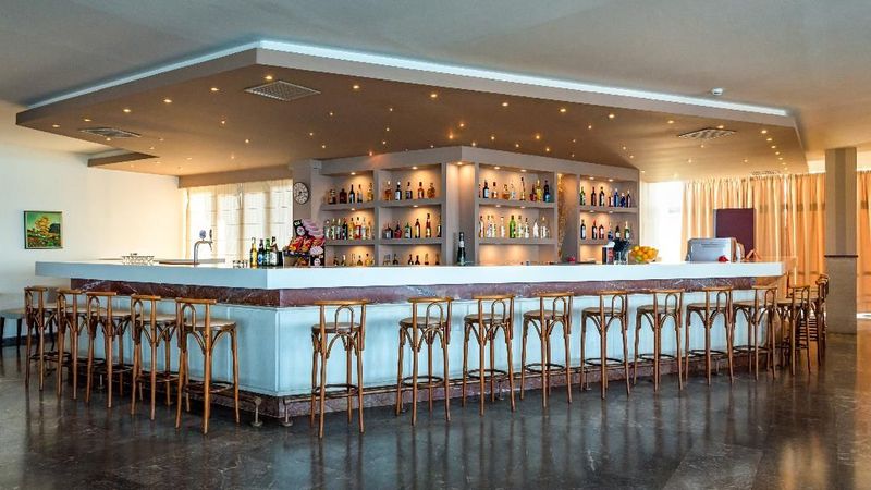 Themis Beach Hotel - Image 4