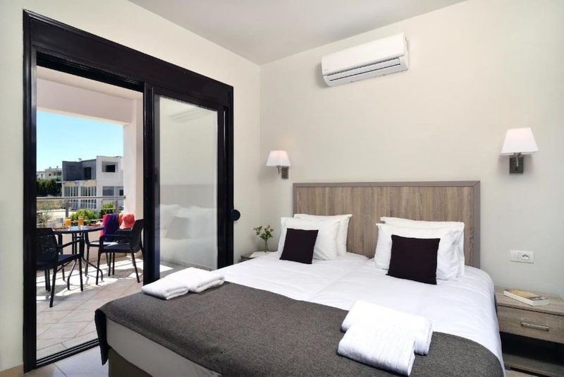 Carisa Suites and Apartments - Image 2