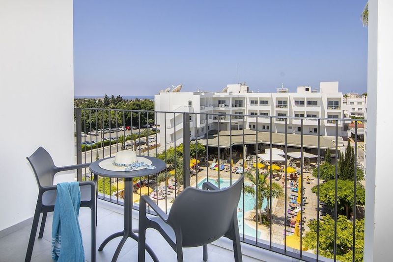 Mayfair Hotel - Image 3