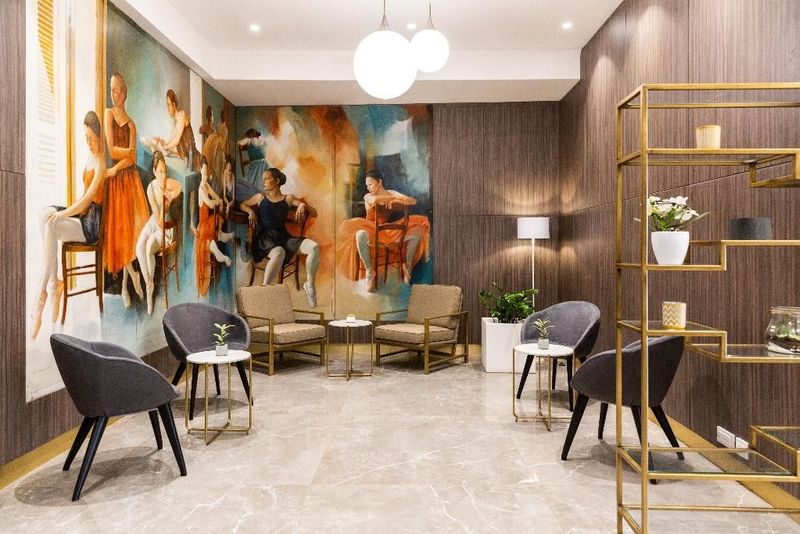 115 The Strand Hotel & Suites - Image 6