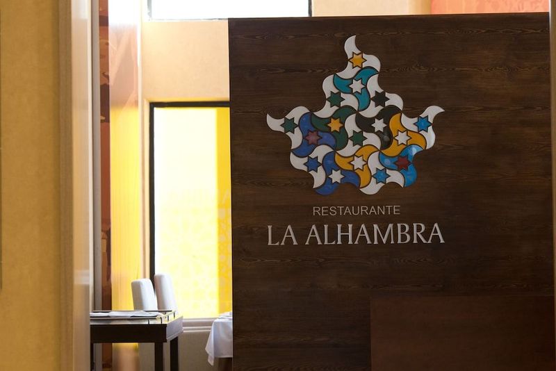 Hotel M.A. Sevilla Congresos - Image 6