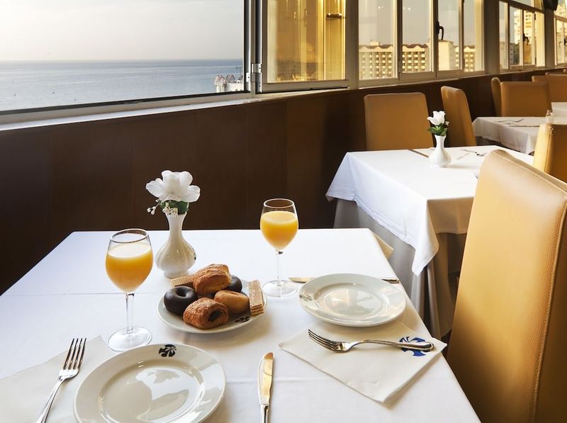 Hotel Fenix Torremolinos - Image 10
