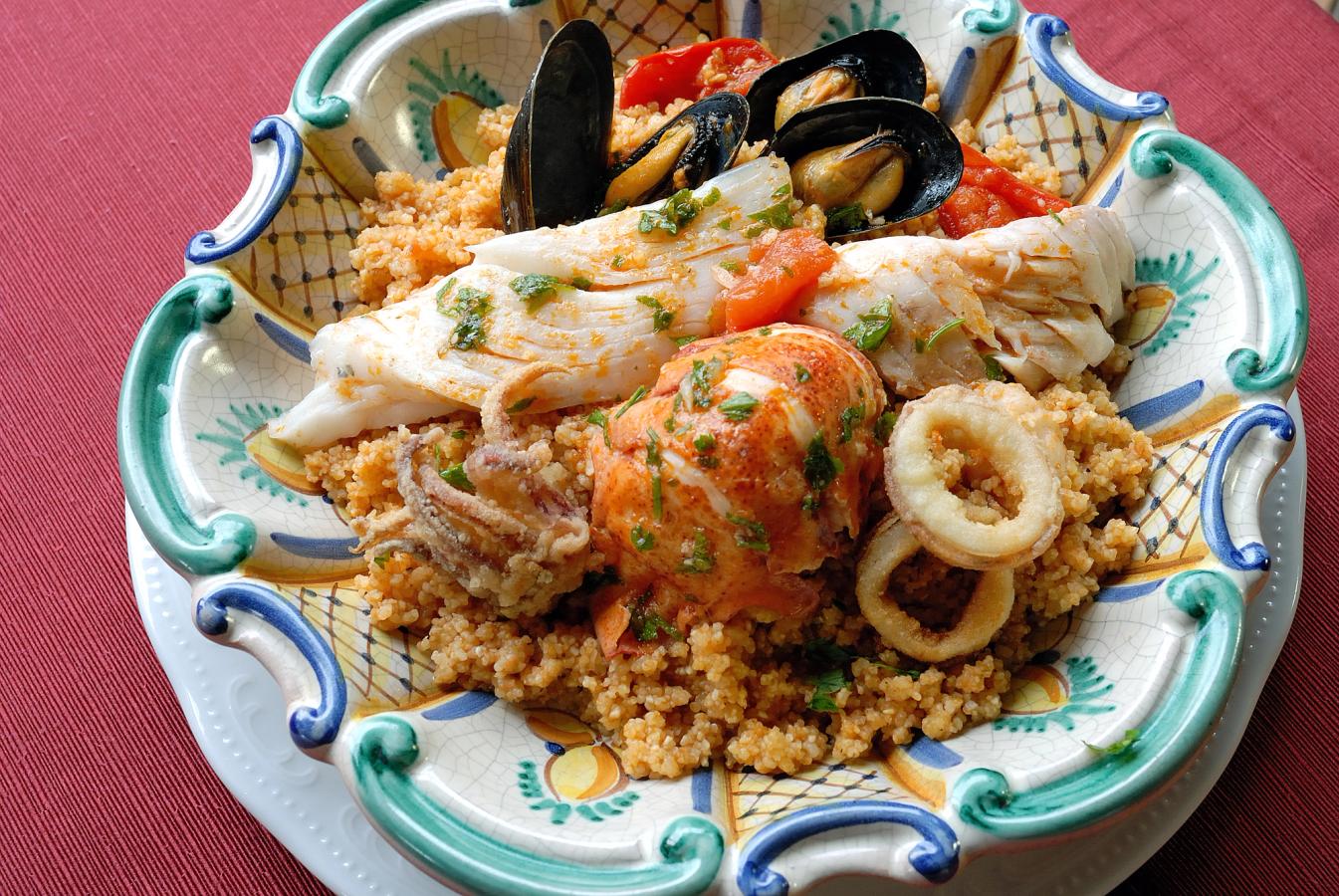 Traditionel fiskecouscous fra Trapani-området på Sicilien