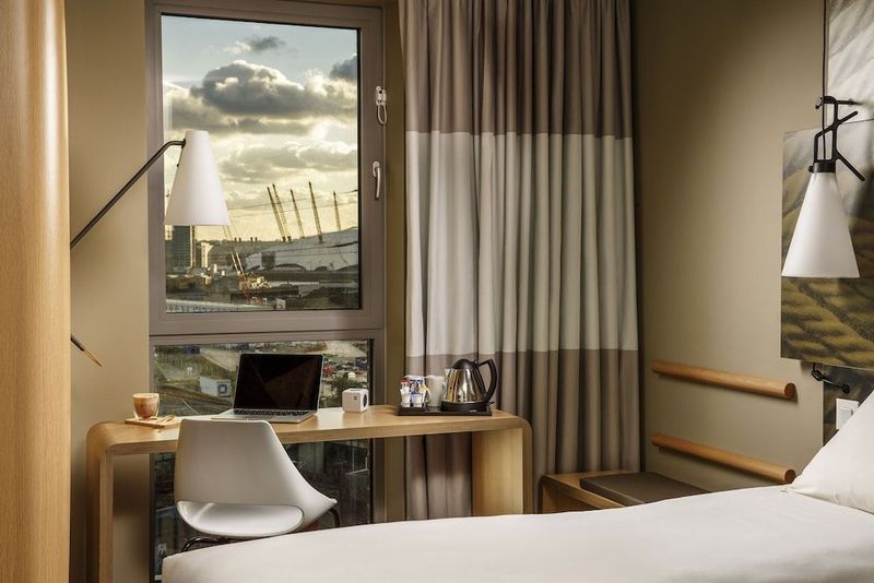 ibis London Canning Town - Image 9