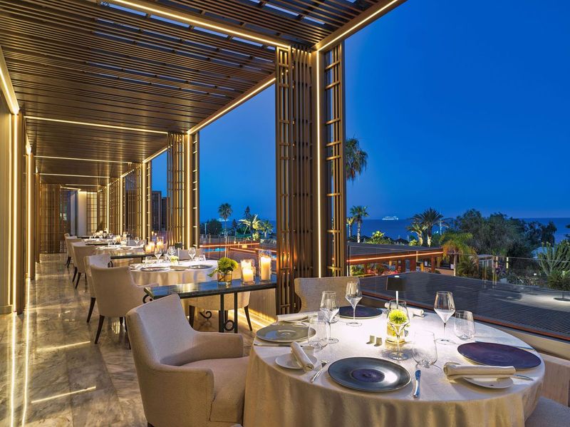 Four Seasons Hotel - Image 4