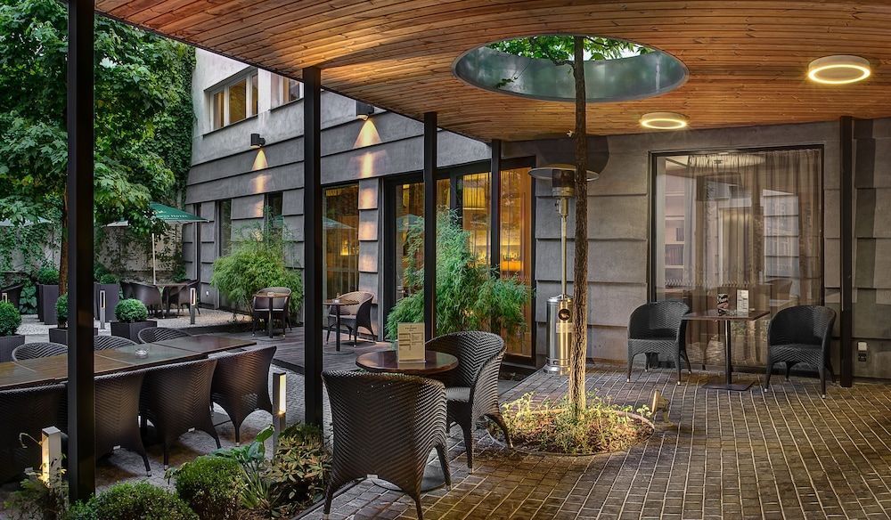 Three Crowns Hotel - Image 4
