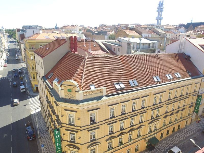 Three Crowns Hotel - Image 3