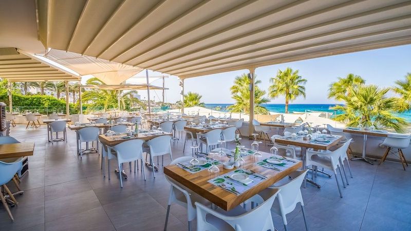 Vrissaki Beach Hotel - Image 7