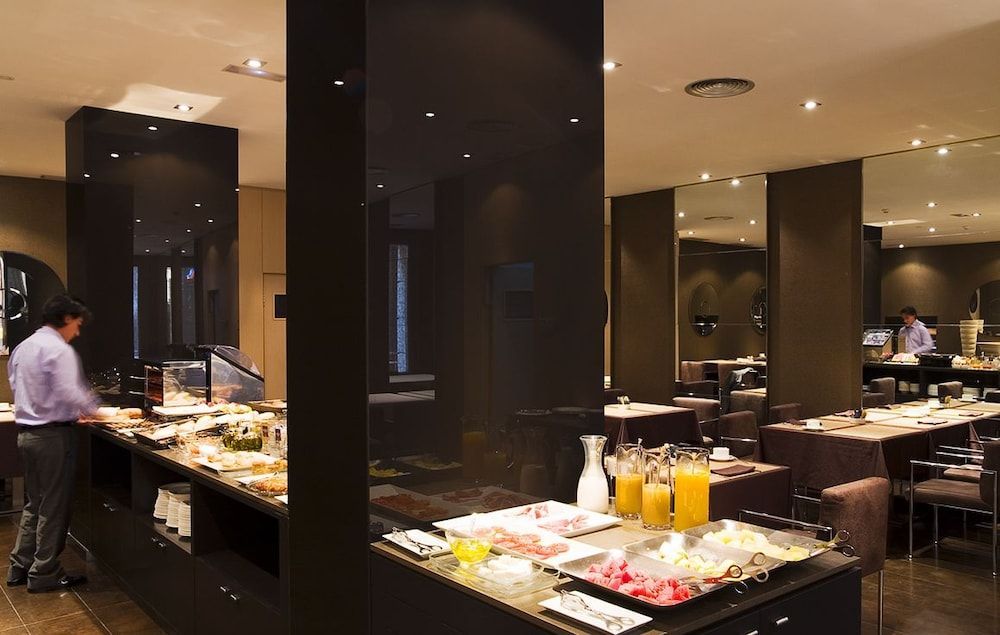 AC Hotel Almeria - Image 8