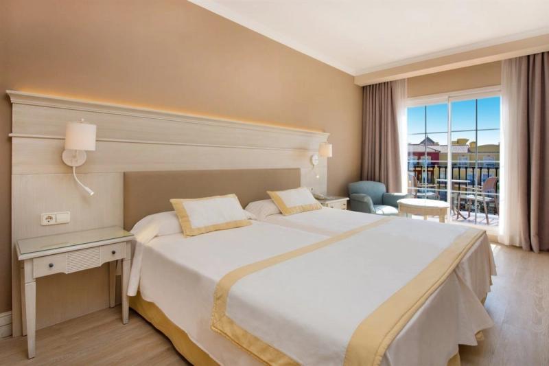 Iberostar Waves Malaga Playa - Image 6