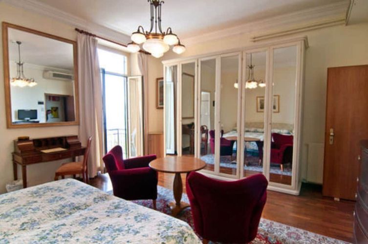 Bilder från hotellet Grand Hotel Londra - nummer 1 av 10