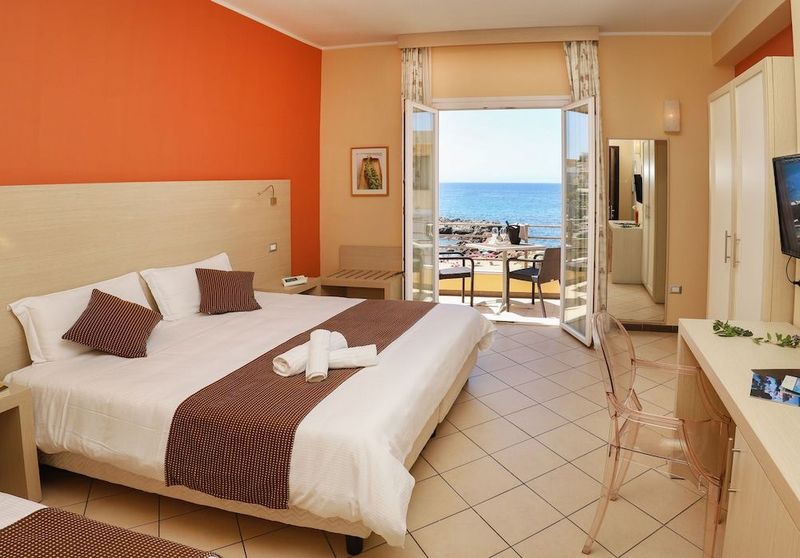 Janus Hotel - Image 5