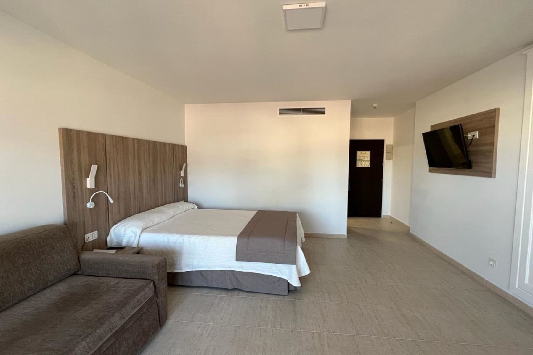 Aparthotel PYR Fuengirola - Image 7
