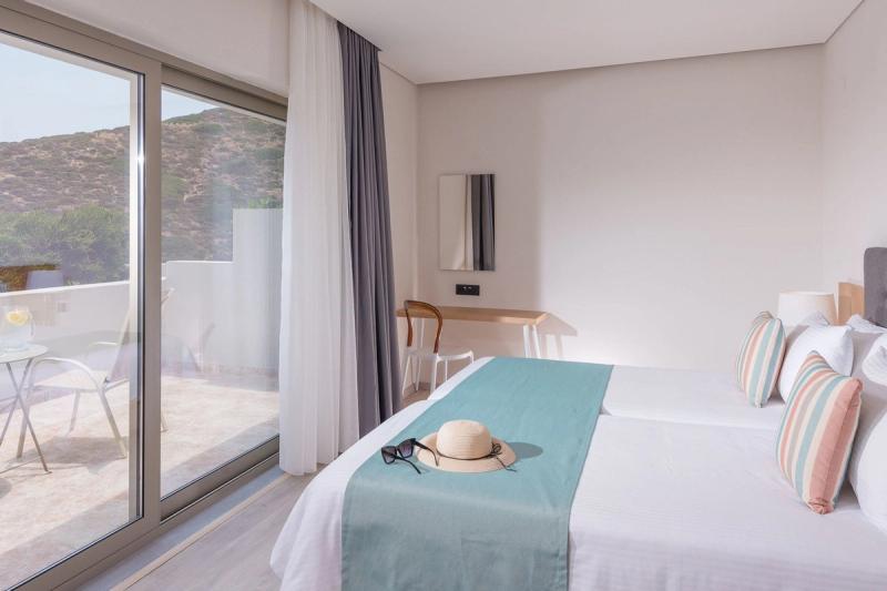 Athina Palace Resort & Spa - Image 3