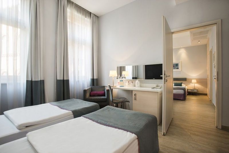 Atrium Fashion Hotel - Image 10