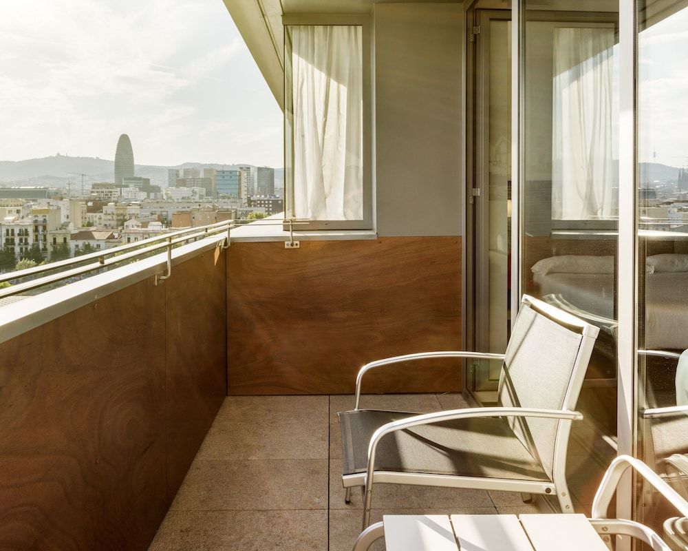 Hotel ILUNION Barcelona - Image 2