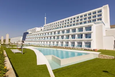 Grand Luxor Hotel