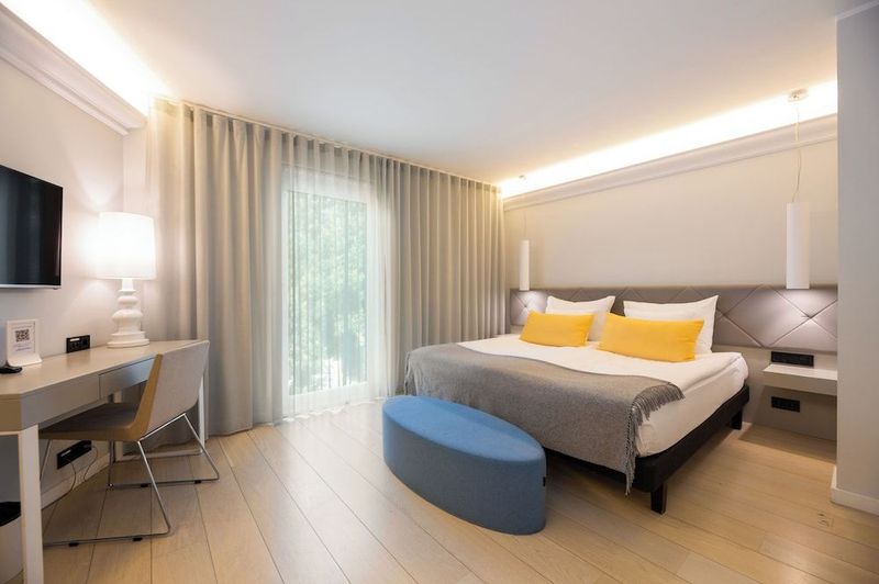 L'Ermitage Hotel - Image 3