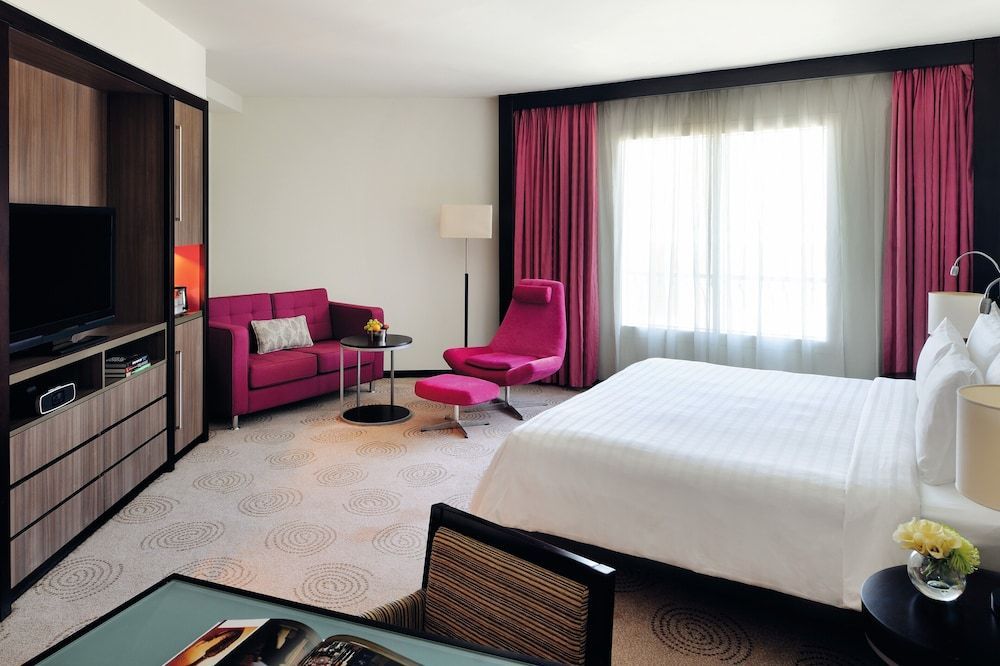 AVANI Deira Dubai Hotel - Image 2