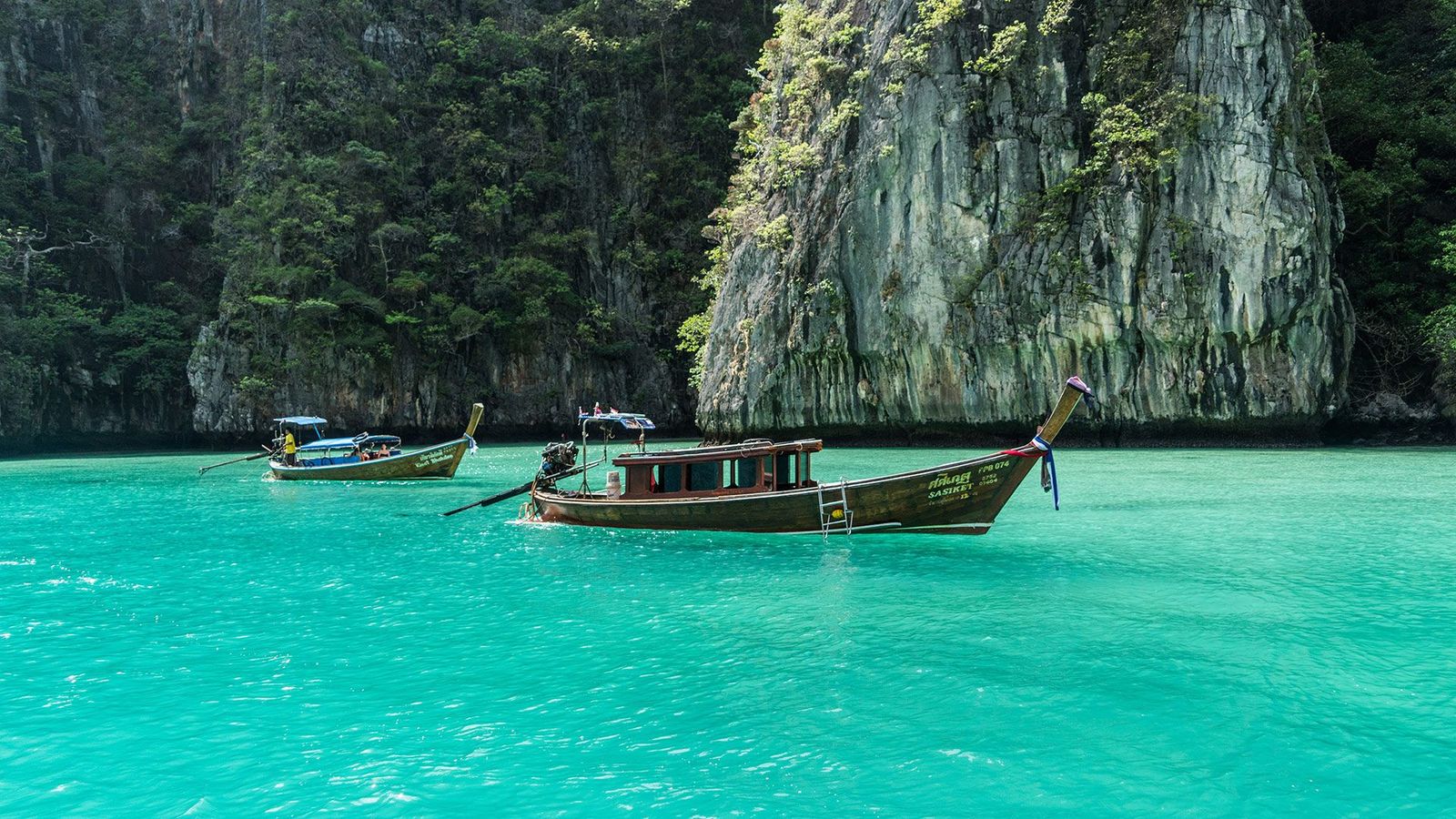 Dagsturer i longtailbåter fra Phuket til Phi Phi-øyene kan anbefales