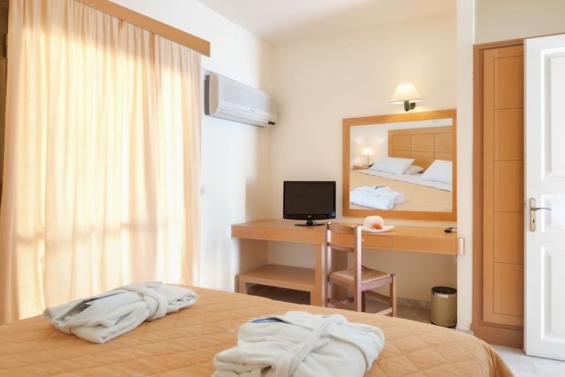 Mare-Olympus Apartments - Image 7