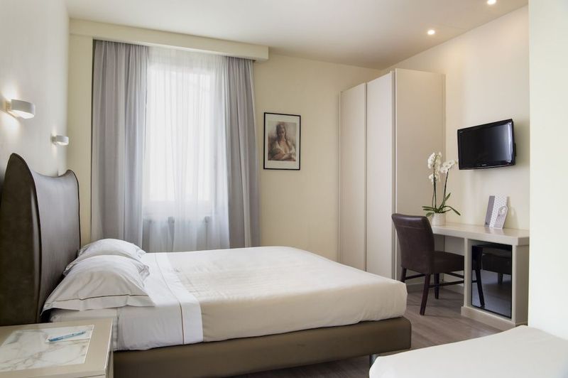 Hotel Grifone Firenze - Image 3