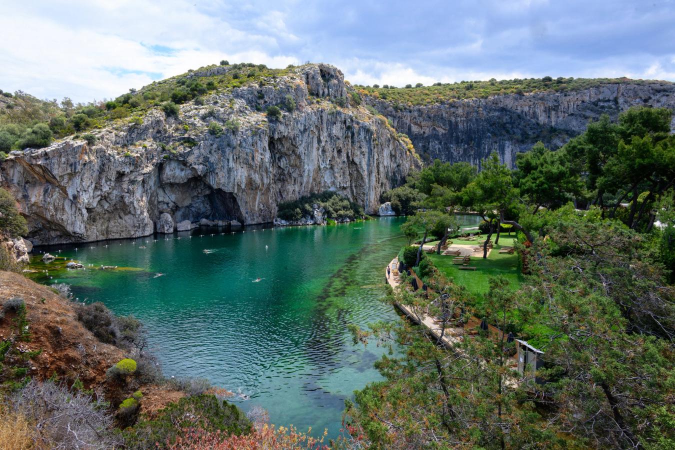 Utsikt över sjön Lake Vouliagmeni på Atens riviera