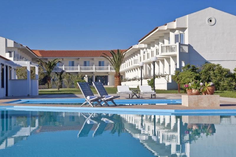 Mrs Chryssana Beach Hotel - Image 5