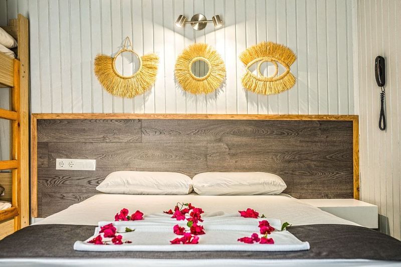 Leda Beach Hotel - Image 2