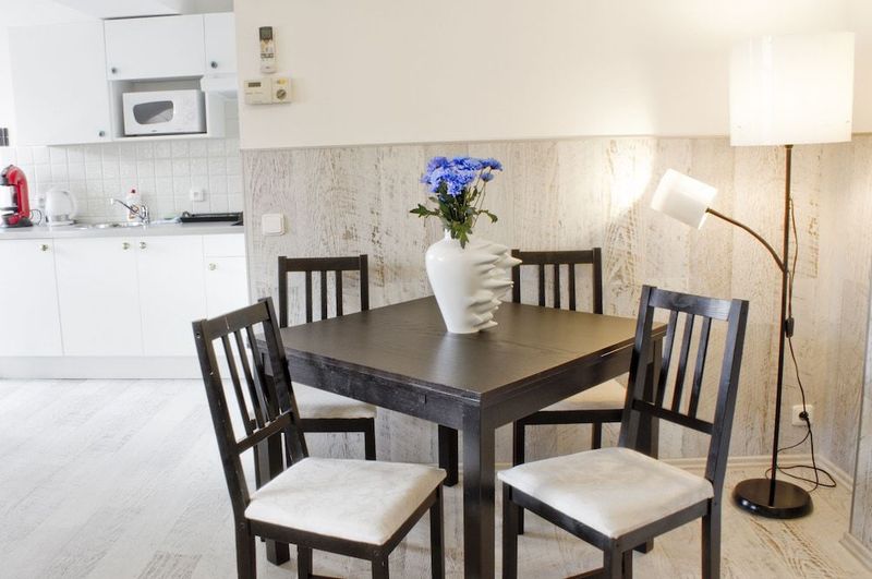 Royal Court Apartments - Image 7