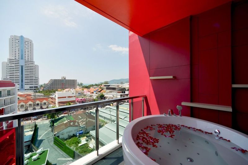 Sleep With Me Design Hotel - Image 2