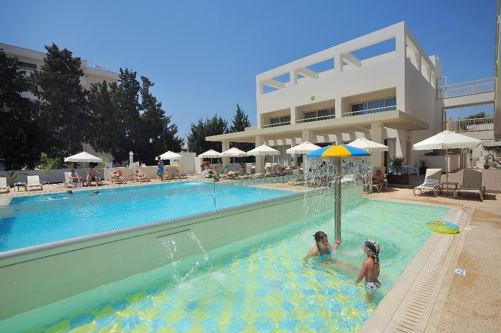 Hotel med basseng i Ayia Napa