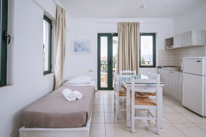 Dionysos Hotel Apartments & Studios - Image 8