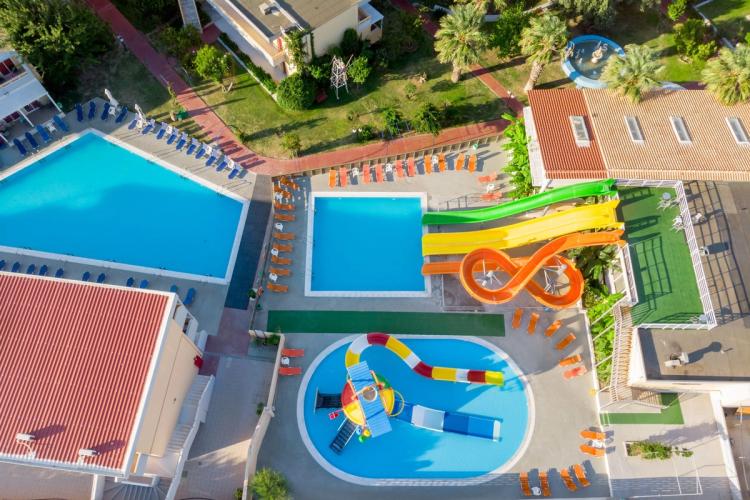 På Golden Odyssey i Kolymbia på Rhodos kan hele familien nyte sol og bading!