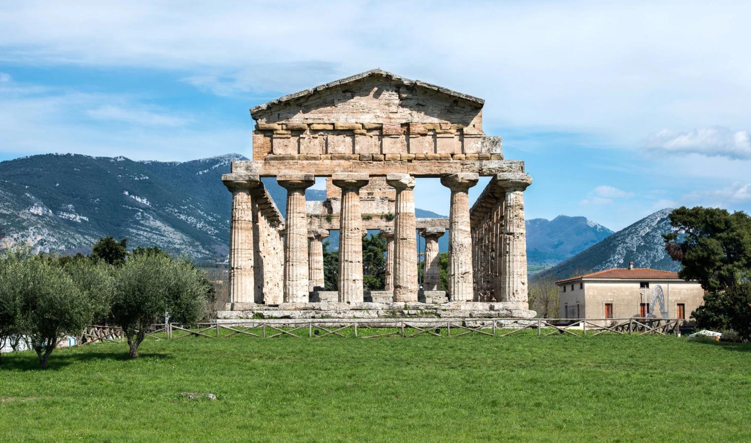 Athenatemplet i den antika staden Paestum i södra Italien