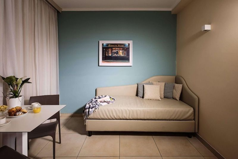 115 The Strand Hotel & Suites - Image 10