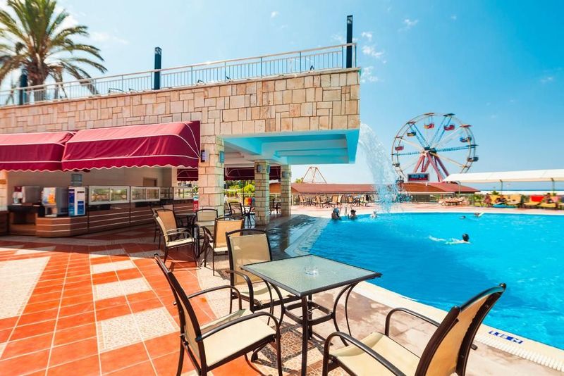 Club Hotel Turan Prince World - Image 4