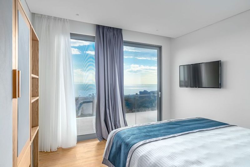 Glyfada Riviera Hotel - Image 3