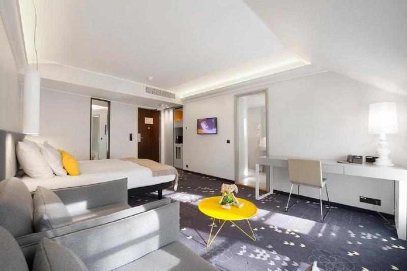 L'Ermitage Hotel - Image 7