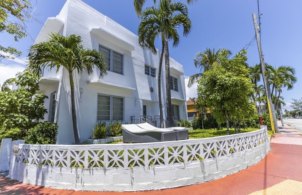 Seaside Hotel - Image 9