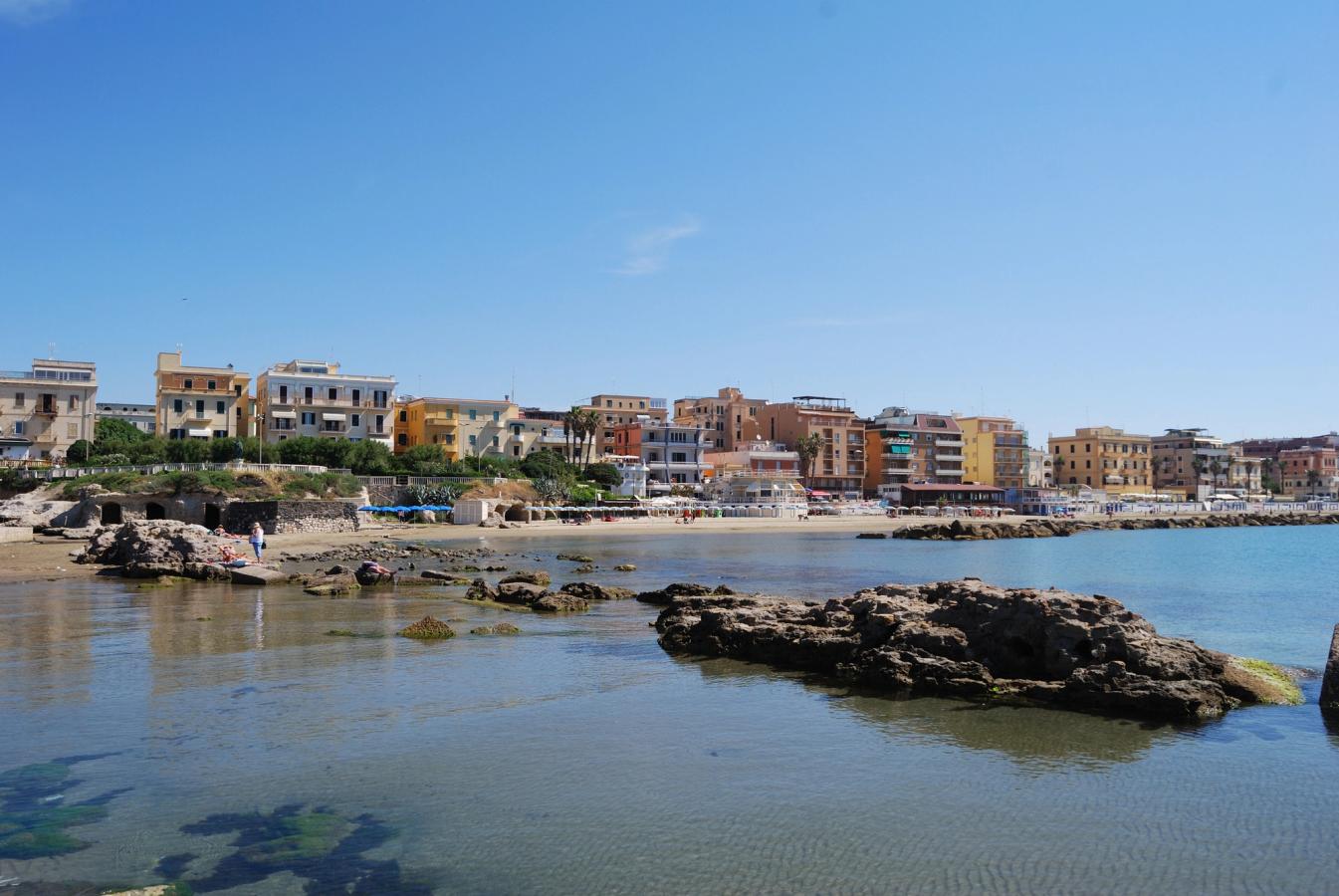 Anzio er en vakker by med palmer, seilbåter og masse liv