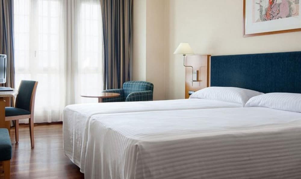 Hotel URH Ciutat de Mataro - Image 2