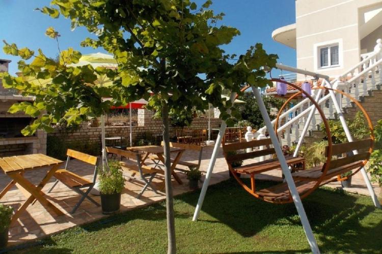 Nyt hagen på Hotel Chris i Ksamil, Albania.