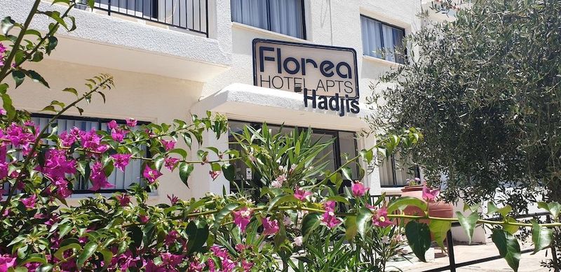 Florea Hotel Apartments - Image 1