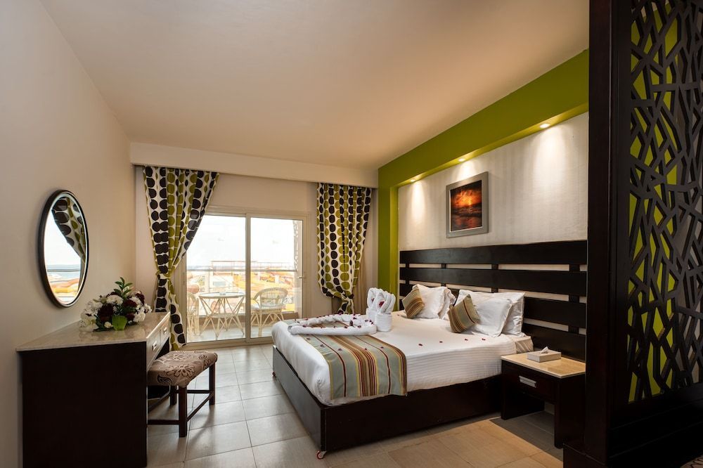 El Karma Aqua Beach Resort - Image 3