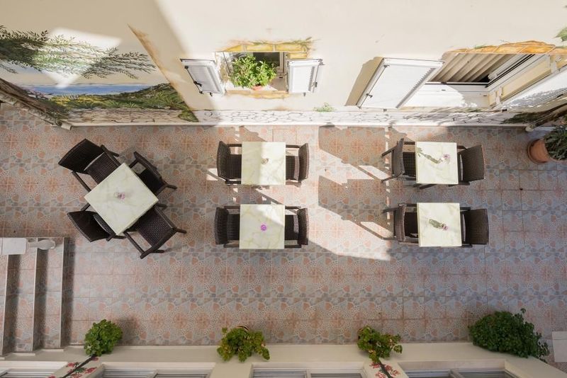 Bella Vista Hotel and Studios - Image 7