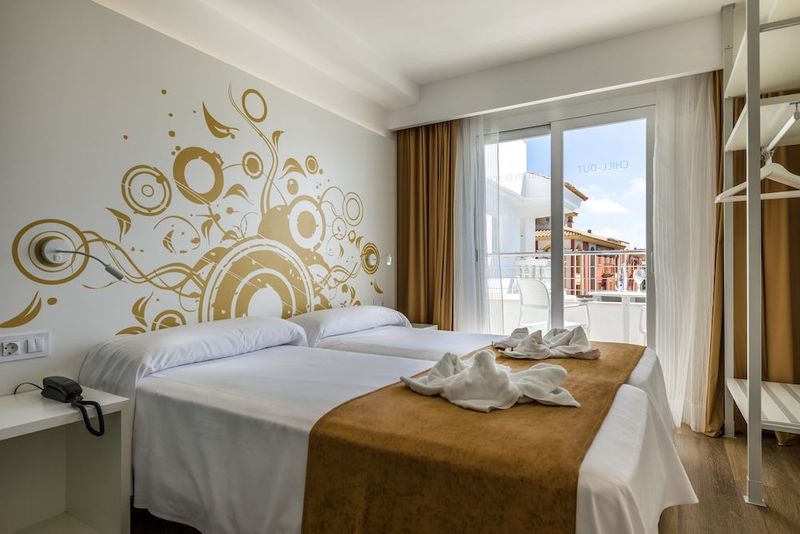 Hotel Triton Beach - Image 10