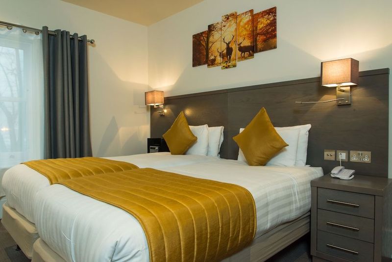 Park City Grand Plaza Kensington - Image 3